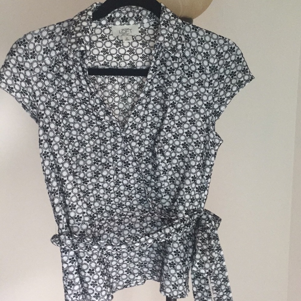 Ann Taylor embroidered eyelet faux wrap blouse (8P but fits like a 6P)